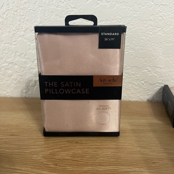 NIB Kitsch Satin Pillowcase- Blush - Picture 5 of 6